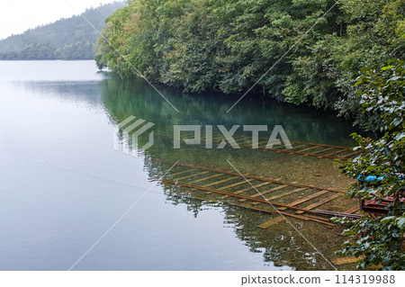 Hokkaido / The "Lakebed Railway" of Lake Shikaribetsu, invitingly stretching out in the fantastic morning mist. *Comments Hokkaido / The "Lakebed Railway" of Lake Shikaribetsu, invitingly stretching out in the fantastic morning mist. *Comments 114319988