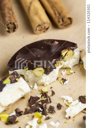 sweet chocolate with cocoa and nuts and other ingredients 114320301