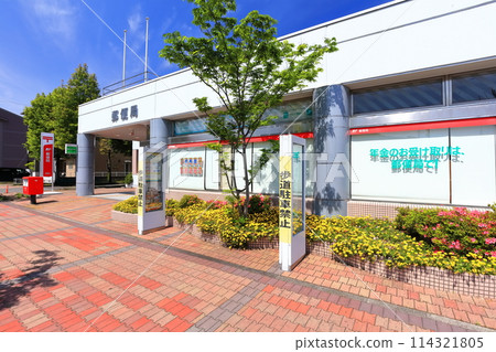 Image of local post offices (Japan Post, Japan Post Bank, and Japan Post Bank) 114321805