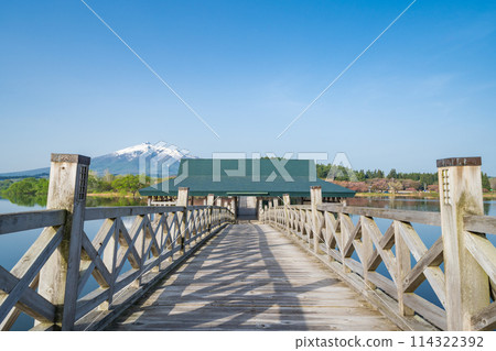 "Aomori Prefecture" Clear blue sky and Tsuru-no-mai Bridge, Japan's largest wooden triple drum bridge 114322392