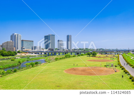 東京二子玉川摩天大樓和多摩川河床(川崎市一側) 東京二子玉川摩天大樓和多摩川河床(川崎市一側) 114324085