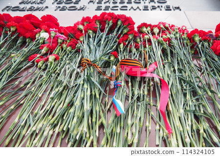 The eternal flame is a constantly burning fire, the solemn memory of the people about the fallen heroes, freedom fighters. Inscription - your name is unknown, your feat is immortal. Petrozavodsk. The eternal flame is a constantly burning fire, the solemn memory of the people about the fallen heroes, freedom fighters. Inscription - your name is unknown, your feat is immortal. Petrozavodsk. 114324105