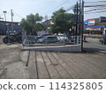 Suburban area to supermarket 114325805