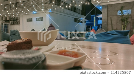 A glass of drink at a night cafe in the city area 114325807