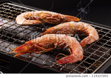 [Indonesia] Wild head-on shrimp grilled with salt 114325991
