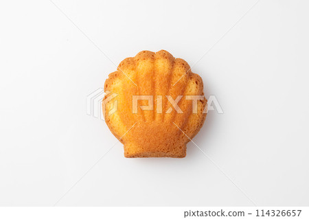 Aerial view of shell-shaped madeleines 114326657
