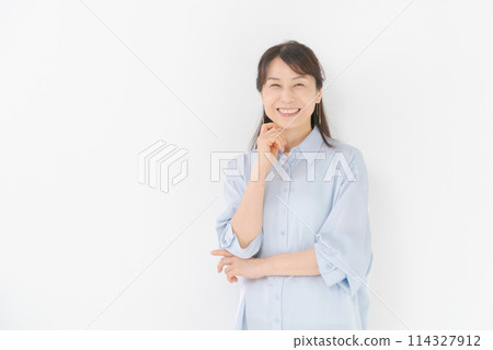 Middle-aged woman in a white shirt 114327912