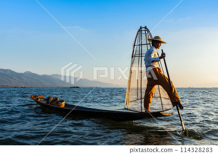 Burmese fisherman at Inle lake, Myanmar 114328283