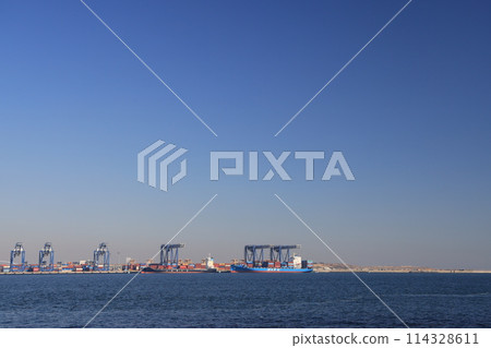 View of the Central Breakwater Container Terminal from Jonanjima View of the Central Breakwater Container Terminal from Jonanjima 114328611