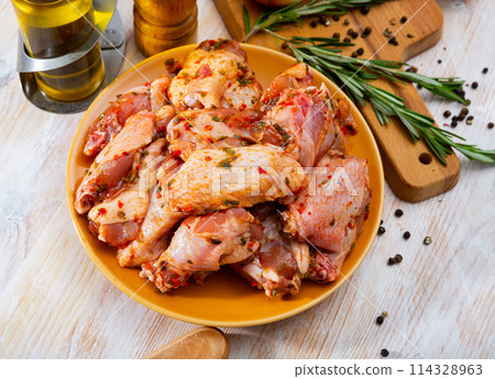 Marinated chicken wings 114328963