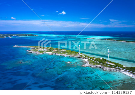 [Okinawa, Miyakojima] Drone shot of Nishihennazaki, Ikema Island, Ikema Bridge and the beautiful blue sea of Miyakojima③ 114329127