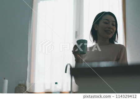 廚房 女生 女孩 114329412
