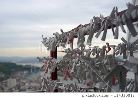 尾道千光寺境內的神簽結-1 尾道千光寺境內的神簽結-1 114330012