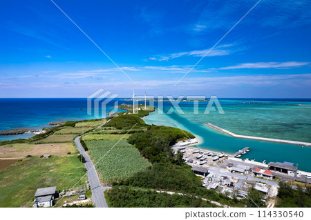 [Okinawa, Miyakojima] Ikema Island and Ikema Bridge seen from Higashi-Hennazaki photographed from the sky with a drone ① 114330540