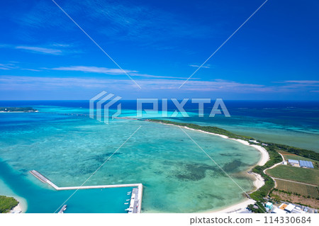 [Okinawa, Miyakojima] Drone shot of Ikema Island, Ikema Bridge, and the blue sea from above Karimata Fishing Port② 114330684