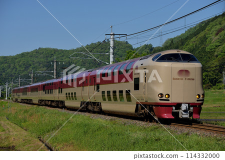 系列285臥舖快速出雲沿著歐比線運行 114332000