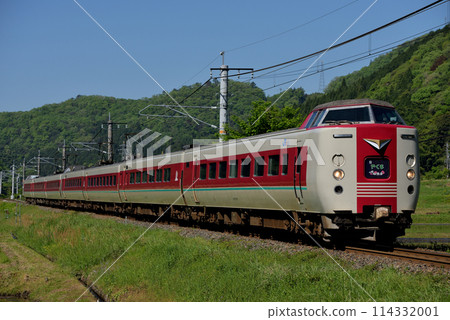 381 Series L Limited Express Yakumo No. 1 running on the Hakubi Line 114332001