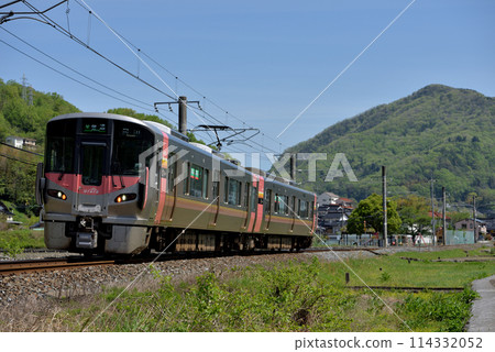 博備線上運行的兩列227系列普通列車 114332052