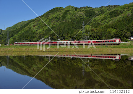 381 Series L Limited Express Yakumo No. 1 running on the Hakubi Line 114332112