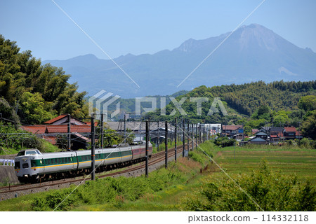 381 series L express train Yakumo No. 16 running on the Sanin Line 114332118