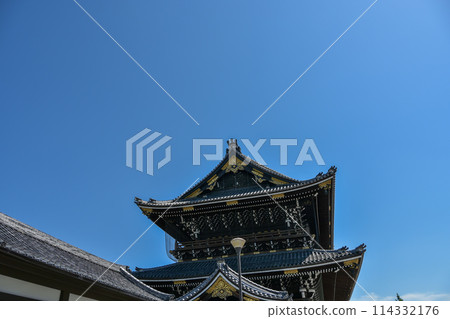 Higashi Honganji Temple in Kyoto under the blue sky in spring Higashi Honganji Temple in Kyoto under the blue sky in spring 114332176