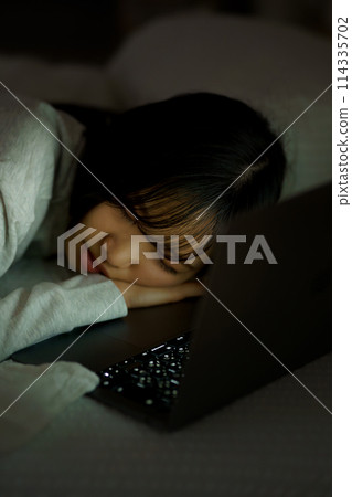 Young woman spending her time in bed 114335702