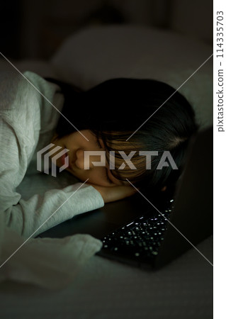 Young woman spending her time in bed 114335703