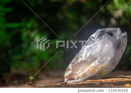 Conservation of natural tourist attractions, Sustainable tourism, Garbage that tourists leave behind in natural tourist attractions 114336330