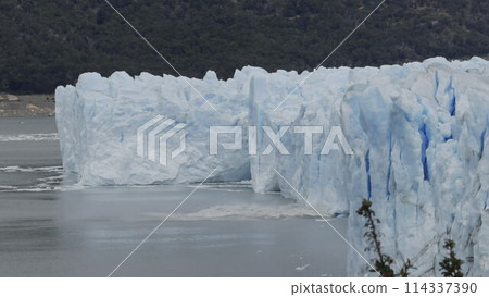 Majestic Perito Moreno Glacier Calving Creating Waves Majestic Perito Moreno Glacier Calving Creating Waves 114337390