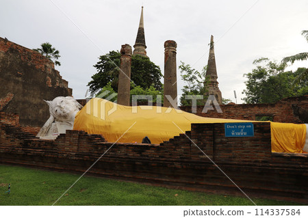 Thai Ayutthaya Wat Yai Chai Monkong 114337584