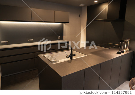 A stylish and chic system kitchen and a solid walnut dining table A stylish and chic system kitchen and a solid walnut dining table 114337991