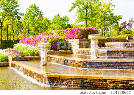 Fresh green fountain and azaleas at Kobe Happy Village 114338607