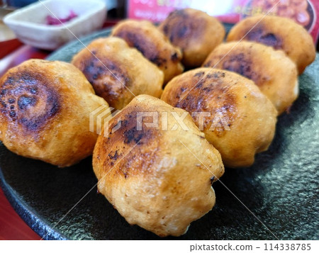 Delicious dumpling-like gyoza 114338785