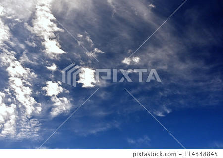 刷新的藍天和白色雲彩 刷新的藍天和白色雲彩 114338845