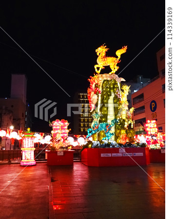 Lantern lights shining in the night sky Lantern lights shining in the night sky 114339169