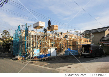 新建築形象：加高屋頂、屋頂鑲板工程 114339663