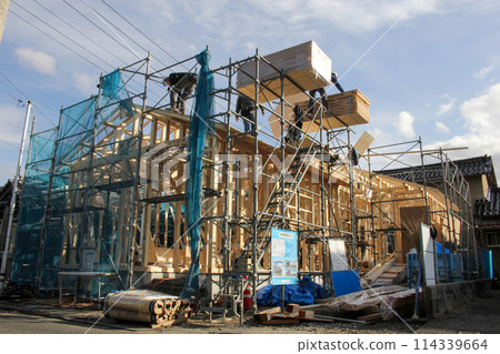 Image of new building - Ridge raising - Roof board installation work 114339664