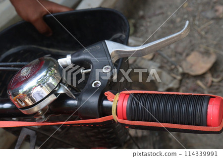 Cycle Handle Bar with horn bell 114339991