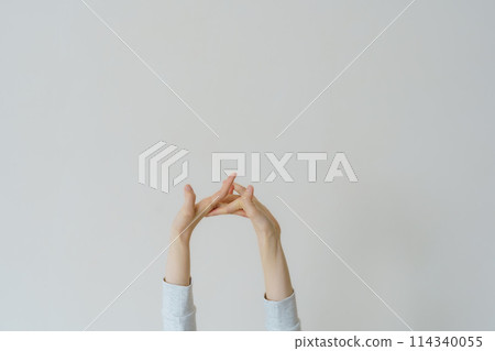 A young woman waking up refreshed in the morning 114340055