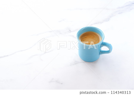 牛奶充足的拿鐵咖啡 114340313