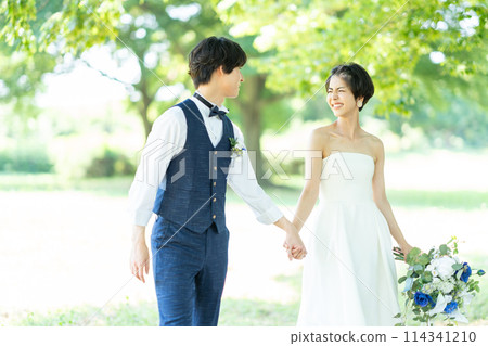 Young men and women, wedding dresses, bridal images Young men and women, wedding dresses, bridal images 114341210
