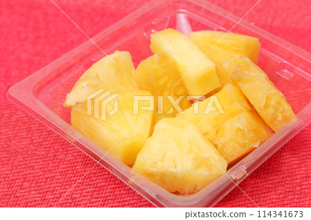 水果、鳳梨、水果、切好的水果、食物、水果、水果、松樹、新鮮、容器、多汁 114341673