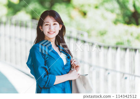 Young female business woman portrait 114342512