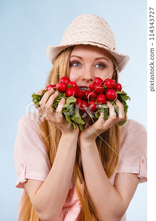 Happy woman holding radish Happy woman holding radish 114343727