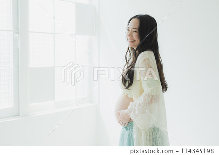 Maternity photo Maternity photo 114345198