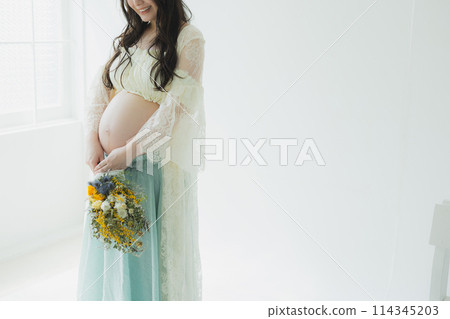 Maternity photo 114345203