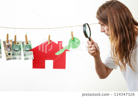 Man seller with money and house Man seller with money and house 114347326