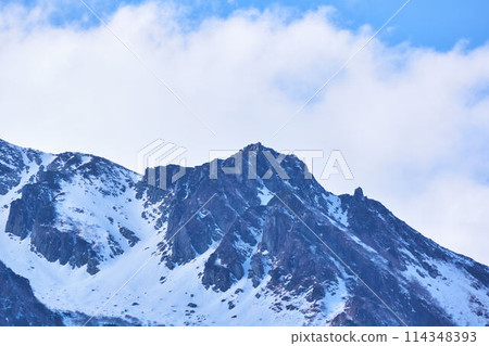 Autumn Tateyama Mountain Range from Kurobe Dam, Toyama Prefecture 114348393