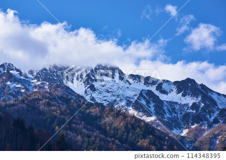 Autumn Tateyama Mountain Range from Kurobe Dam, Toyama Prefecture 114348395
