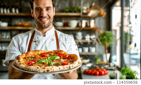 集中廚師和他的團隊在現代餐廳廚房。餐廳/烹飪的圖片。 114350656